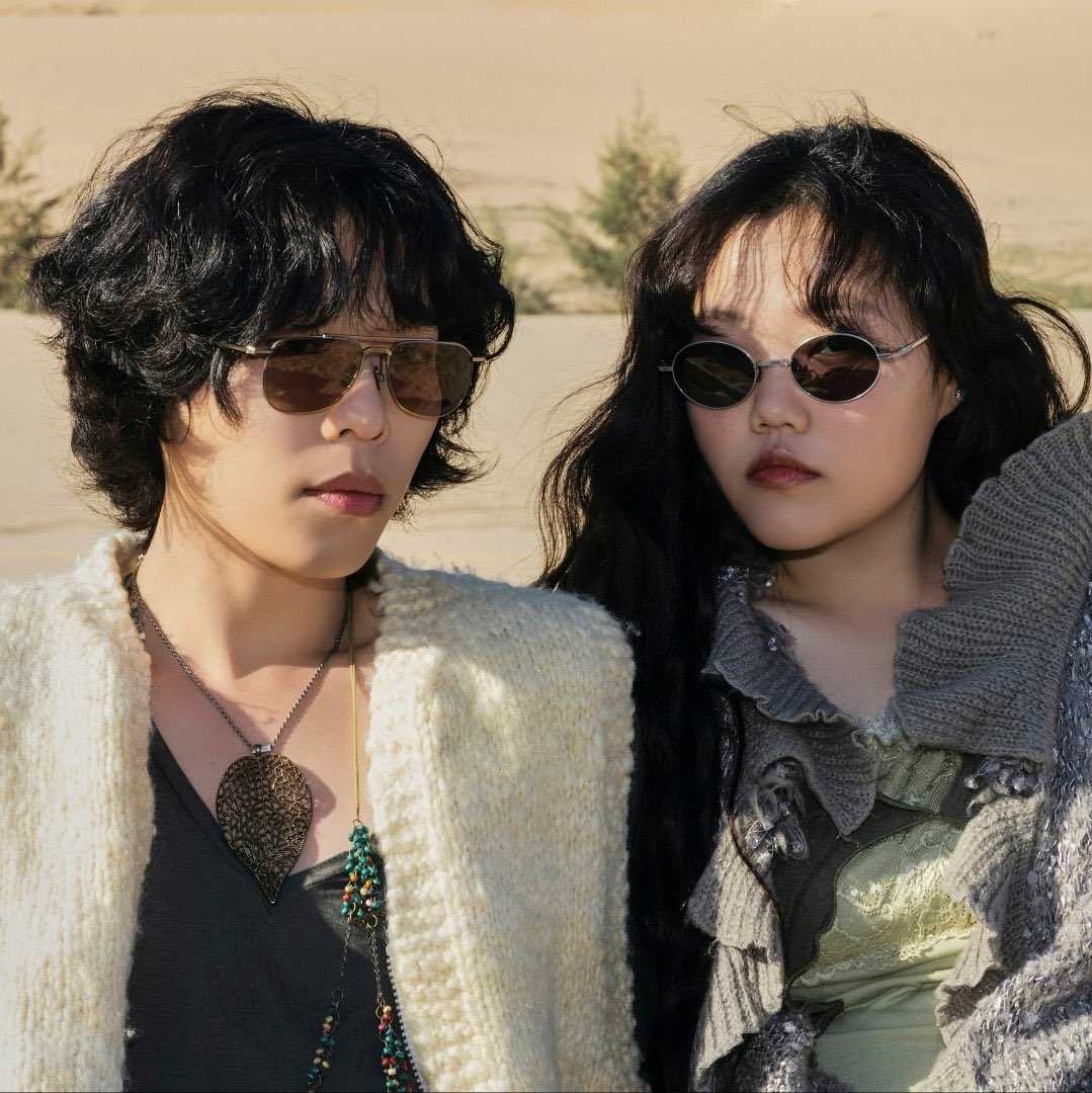 AKMU

2026/04/15 3PM KST Update

기쁨, 슬픔, 아름다운 마음 
(Joy, Sorrow, A Beautiful Heart)

 #1（=）Melon
 #1（=）Genie
 #1（=）Bugs 
 #1（=）Flo

소문의 낙원 (Paradise of Rumors)

 #2（=）Melon
 #2（=）Genie
 #2（=）Bugs
 #2（=）Flo