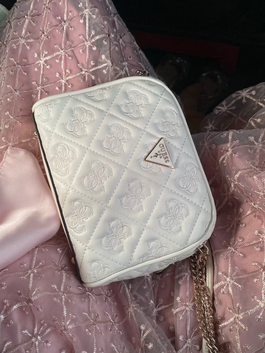 anotheryullLife's tweet image. Preloved Guess Adelasia Camera Crossbody
Pembelian februari 2026
pemakaian baru 3x
bisa via oren + admin
price? DM

#zonauangㅤ #preloved  #guess