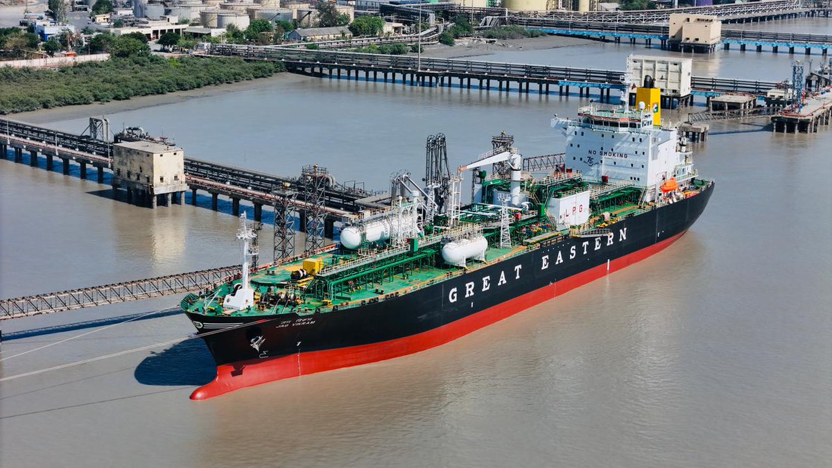 ANI's tweet image. #WATCH | Gujarat: Indian flagged LPG vessel 'Jag Vikram', which crossed the Strait of Hormuz on April 11, reached Kandla Port on April 14. The vessel was carrying 20,400 metric tonnes of LPG.

(Source: Deendayal Port Authority)