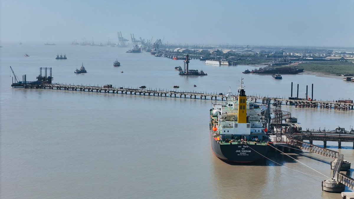 ANI's tweet image. #WATCH | Gujarat: Indian flagged LPG vessel 'Jag Vikram', which crossed the Strait of Hormuz on April 11, reached Kandla Port on April 14. The vessel was carrying 20,400 metric tonnes of LPG.

(Source: Deendayal Port Authority)