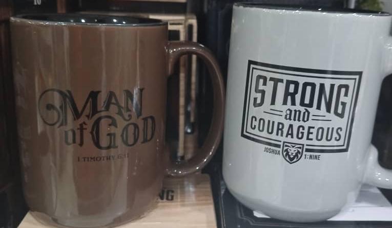 mindraweddings's tweet photo. Your CEO pours hot water into their mug.
A message appears from the sponge inside.
"Stronge and Courageous."
That's not a gift. That's a moment they won't forget.
The corporate gift that literally speaks.
DM us | +256 706 426 884
#GiftThemSeen #MiraysGiftStudio #CorporateGifting https://t.co/9jaNrbQg1l