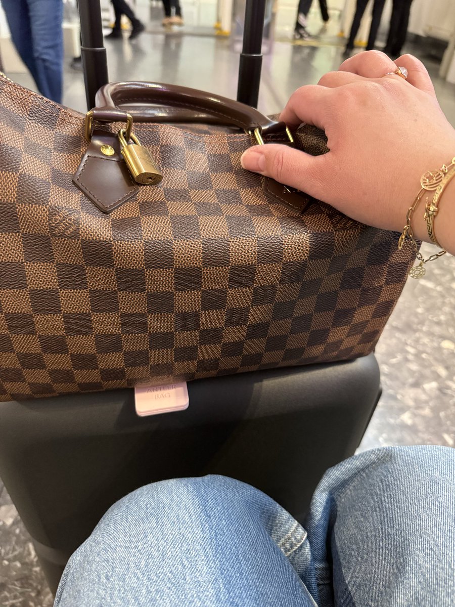 ana blanco tweet media