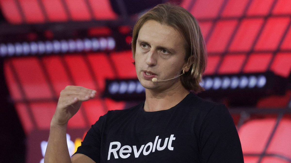 linasbeliunas's tweet image. Fascinating: Revolut literally built Al but for money 😳

They didn’t train it on text. They trained it on how people actually use money.

Transactions. App clicks. Trades. Messages.
Billions of events, stitched into one timeline.

The AI then learned the “language” of financial