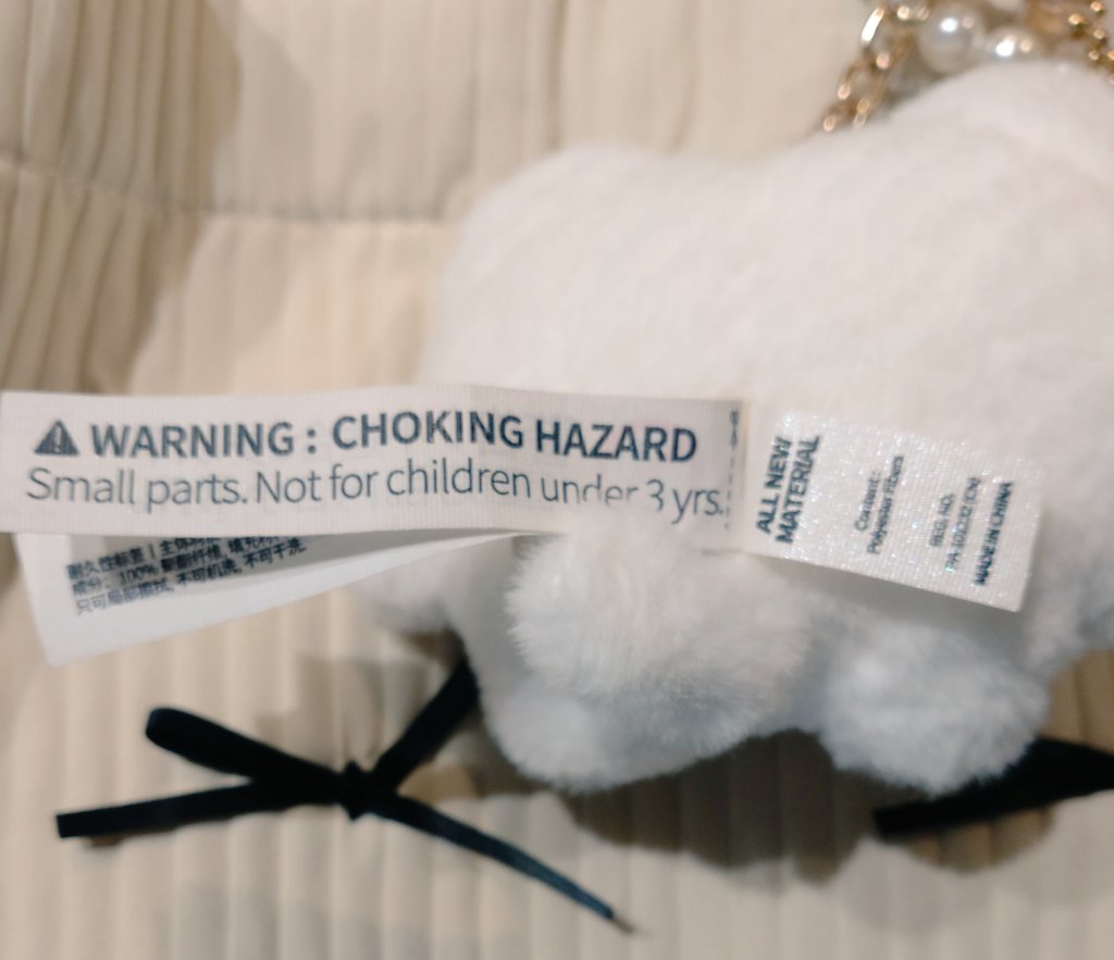 そろそろいらっしゃいますよね？💓ドキドキ
準備しなきゃなんだけど翌日ポプアにも行かなきゃだからキャリーとかだと邪魔になるよねとか色々思案中〜田舎民1人で大都会へ行く〜なので色々不安しかないんだけど😹

こうゆう超ロングぬいのタグってどうしてる!?切る!?