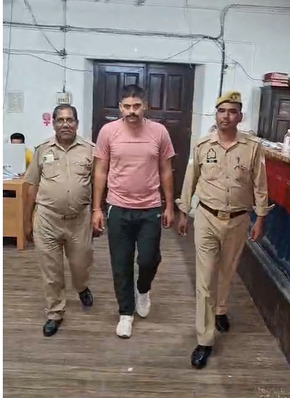 bstvlive's tweet image. कानपुर

➡शादी और नौकरी का झांसा देकर रेप
➡छात्रा से रेप मामले में सिपाही अरेस्ट
➡ट्रेनी सिपाही योगेंद्र सिंह गिरफ्तार
➡पीड़िता प्रतियोगी परीक्षा की तैयारी कर रही
➡कोतवाली पुलिस ने सिपाही को जेल भेजा

#Kanpur #Crime #UttarPradesh @kanpurnagarpol