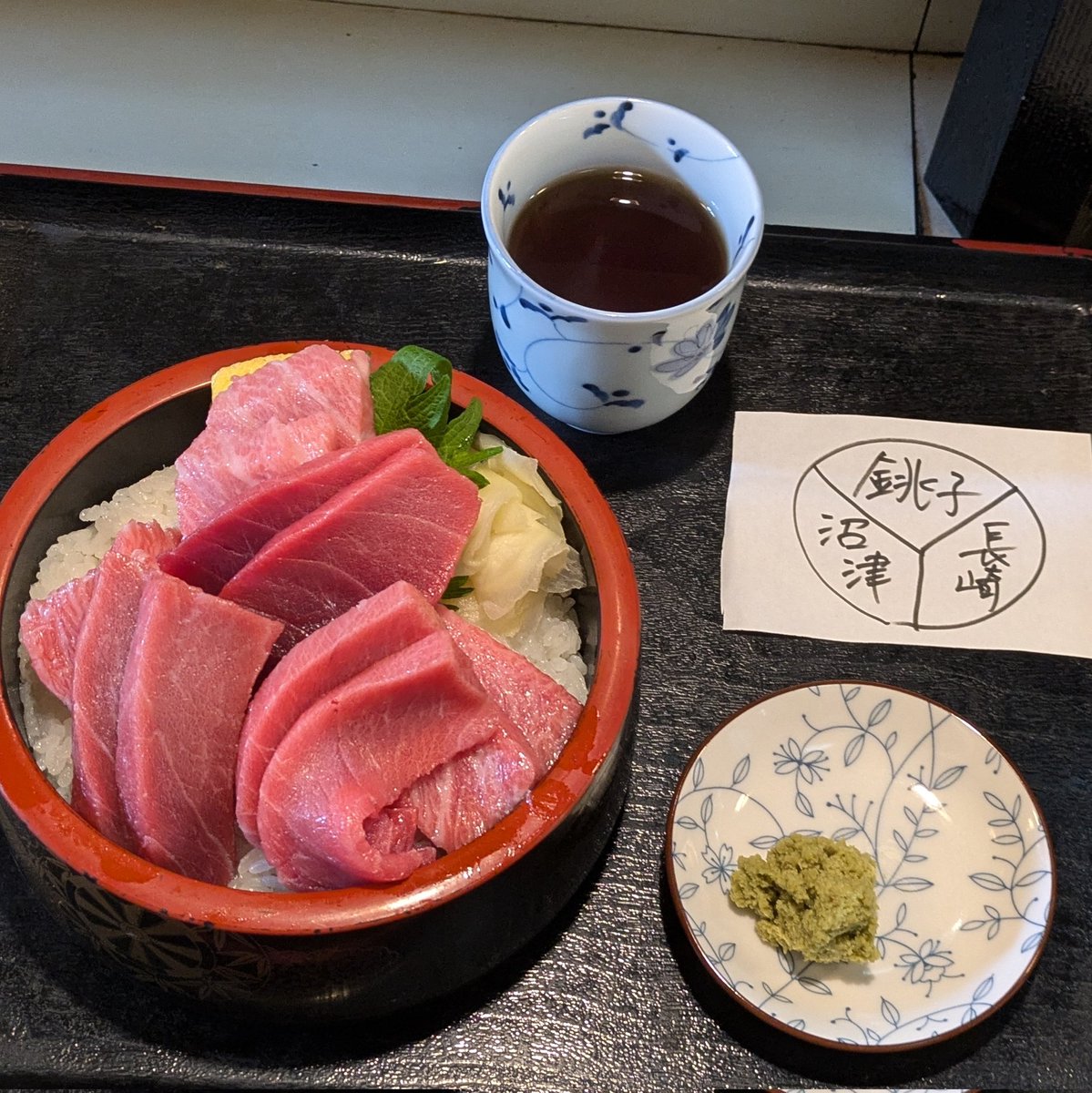 海の幸 翔@岩本町
生本マグロ　3産地(銚子・長崎・沼津)の大トロ中トロ トリプル丼 食べくらべ
大好きなすなずりの予定が😍
産地により味の違いも
でもどれも脂ののりが最高で霜降り
状態で溶ける旨さで最高に旨すぎ
何気に蜆アオサ汁も美味しく蜆も全部
頂きました
春イベントでこれが2800円で幸せ😍