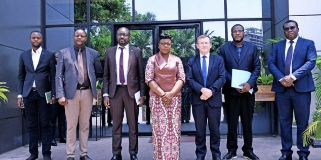 conan_herve's tweet image. #RDC Réunion de travail @AFD_France avec Mme Arlette Bahati Ministre déléguée à la Nouvelle Économie du #Climat  @meddgouvcd pour 
✅ présenter les appuis envisageables du programme 🇫🇷#AdaptAction pour accompagner la stratégie du @Gouvrdcongo dans le secteur de la #financeclimat