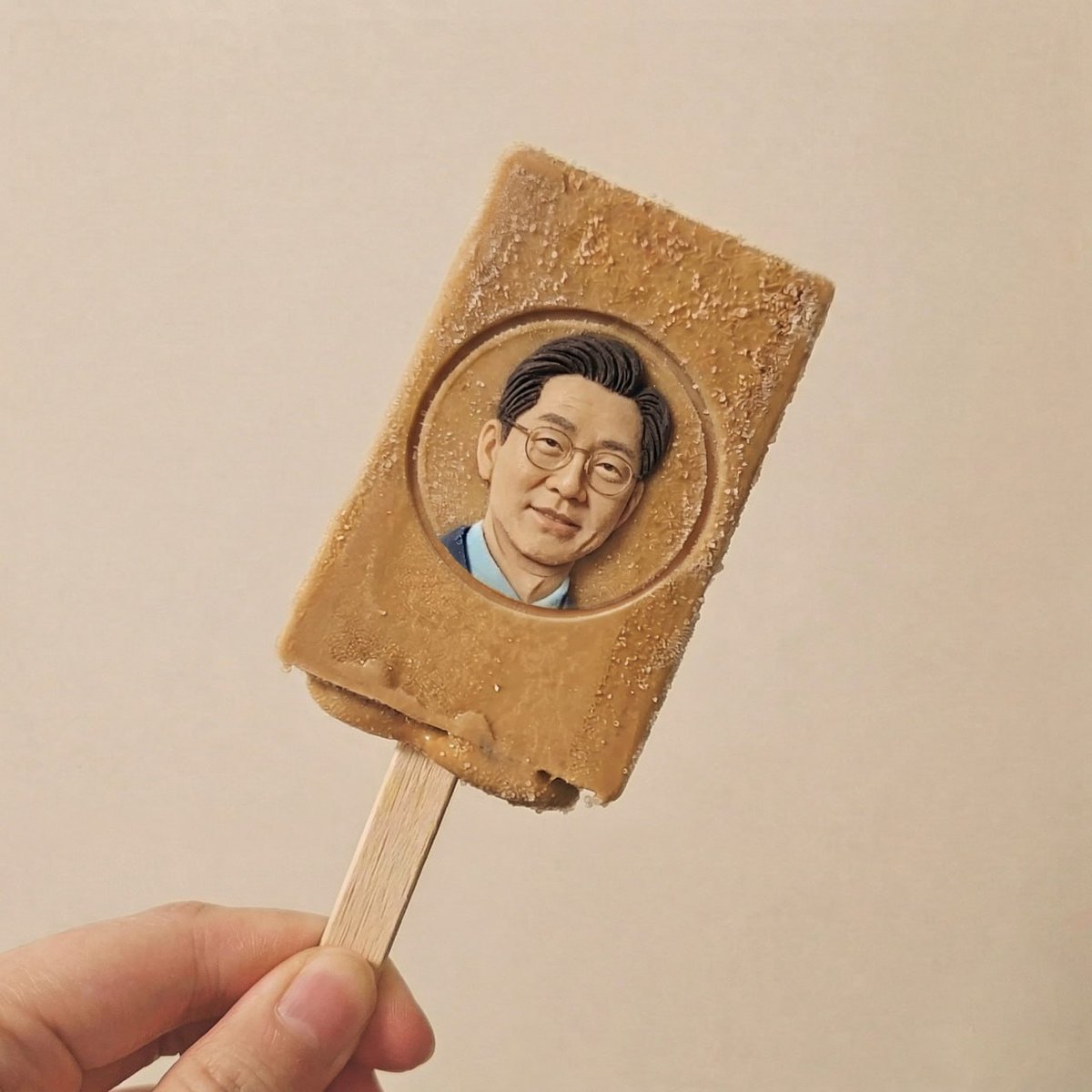 경남의 청년 민주당원들이 온라인으로 열심히 활동하고 있습니다.
더불어 청년특공대는 청년들의 재기발랄한 아이디어로 경남의 미래를 상상하고 있었습니다.

경남 곳곳에서 모여 김경수 후보에게 제안할 정책을 고민하고,
그걸 영상으로까지 만들어내는 일이 쉽지 않을 텐데, 참 대단합니다.

경남을