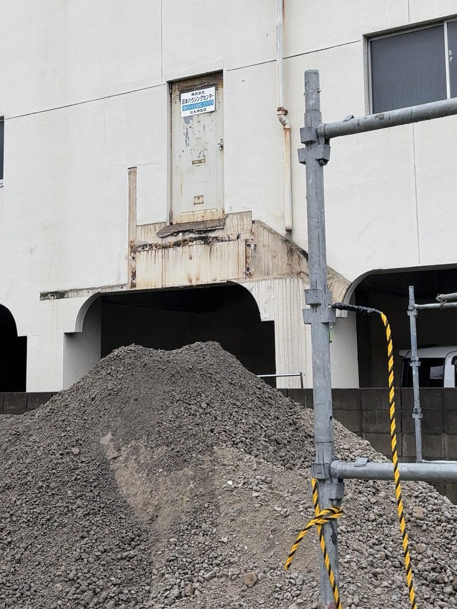 🤔まさか入口はそこではないよね。