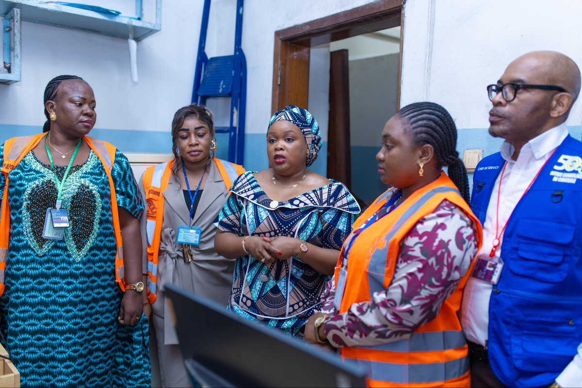 CMuabilu's tweet photo. A l’issue de cette réunion, j’ai effectué une descente dans nos installations de Ndjili, au cours de laquelle j’ai rappelé aux agents l’impératif de responsabilité, de rigueur et d’excellence professionnelle. J’ai, en outre, insisté sur le respect des usagers et la consolidation d’un esprit d’équipe fondé sur la collaboration, conditions essentielles pour garantir un service performant et à la hauteur des attentes.