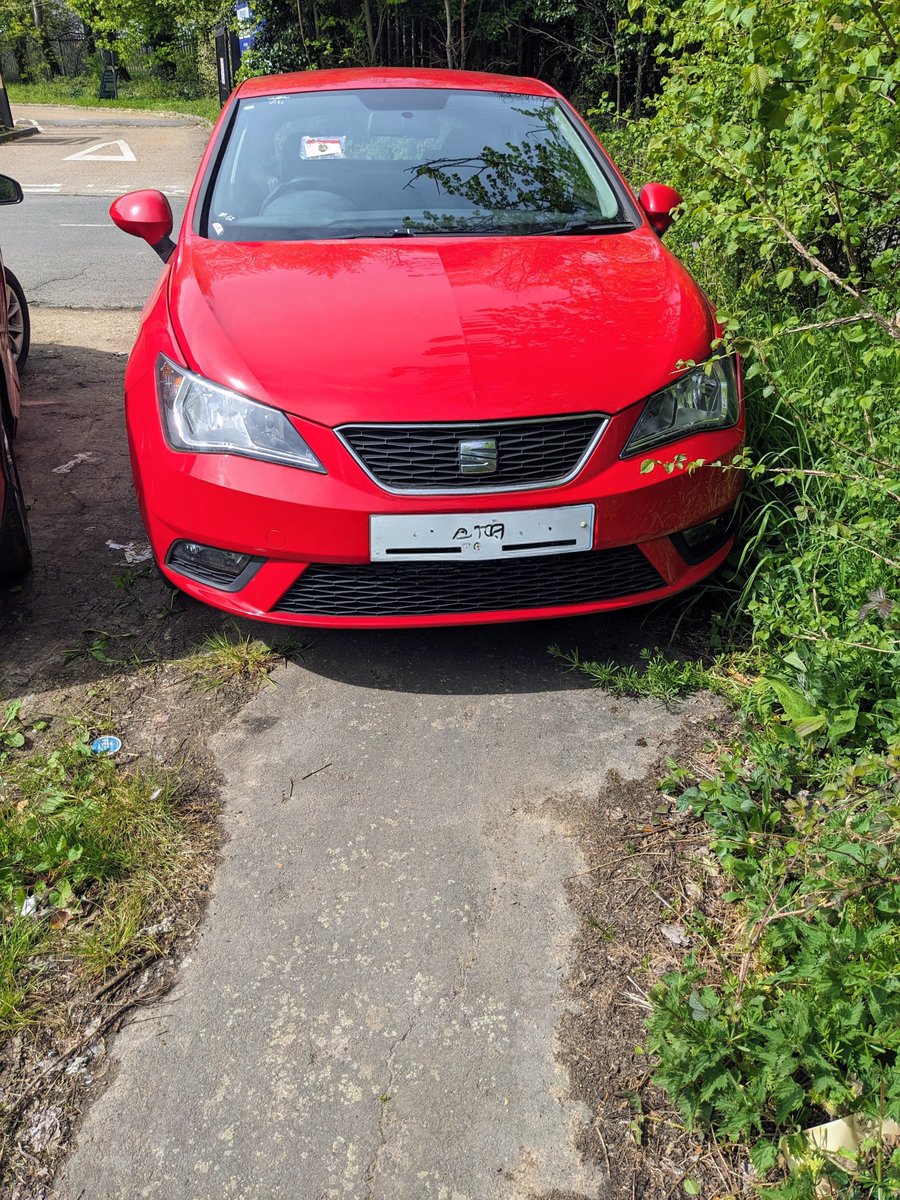 TVP_Bucks's tweet photo. A motorist on #TrenchesLane #Iver has been issued with a Fixed Penalty Notice for completely blocking the pavement at the junction with #LangleyParkRoad #C6801 https://t.co/7RPegC6Qrx