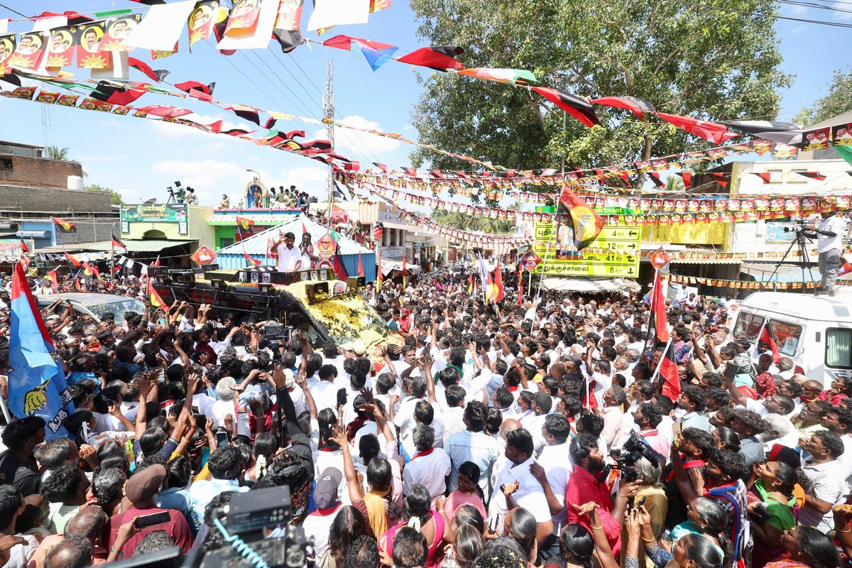 Udhaystalin's tweet photo. தூத்துக்குடி மாவட்டம் ஓட்டப்பிடாரம் சட்டமன்றத் தொகுதியில் தி.மு.கழகம் சார்பில் போட்டியிடும் அன்புச் சகோதரர்  @PmRamajeyam  அவர்களுக்கு இன்று காலை உதயசூரியன் சின்னத்தில் பிரச்சாரம் மேற்கொண்டோம். 

இளைஞர் அணியின் நிர்வாகியாக இருக்கும்போதே ஓட்டப்பிடாரம் சட்டமன்றத் தொகுதியின் வளர்ச்சிகாக அவர் செலுத்தி வந்த ஆர்வத்தை வாக்காளர்களிடம் சொல்லி ,  5 ஆண்டு கால கழக அரசின் சாதனைகளையும்- கழகத் தலைவர் @mkstalin அவர்கள் வெளியிட்ட #SuperStar தேர்தல் அறிக்கையின் சிறப்பம்சங்களையும் எடுத்துரைத்து உரையாற்றினோம்.  

 மதநல்லிணக்க மண்ணான தமிழ்நாட்டில் #திராவிடமாடல் 2.0 ஆட்சி அமைய அயராது உழைப்போம்! 

#DMK4TN #VoteForDMK #ஸ்டாலின்_தொடரட்டும்‌ #தமிழ்நாடு_வெல்லட்டும்