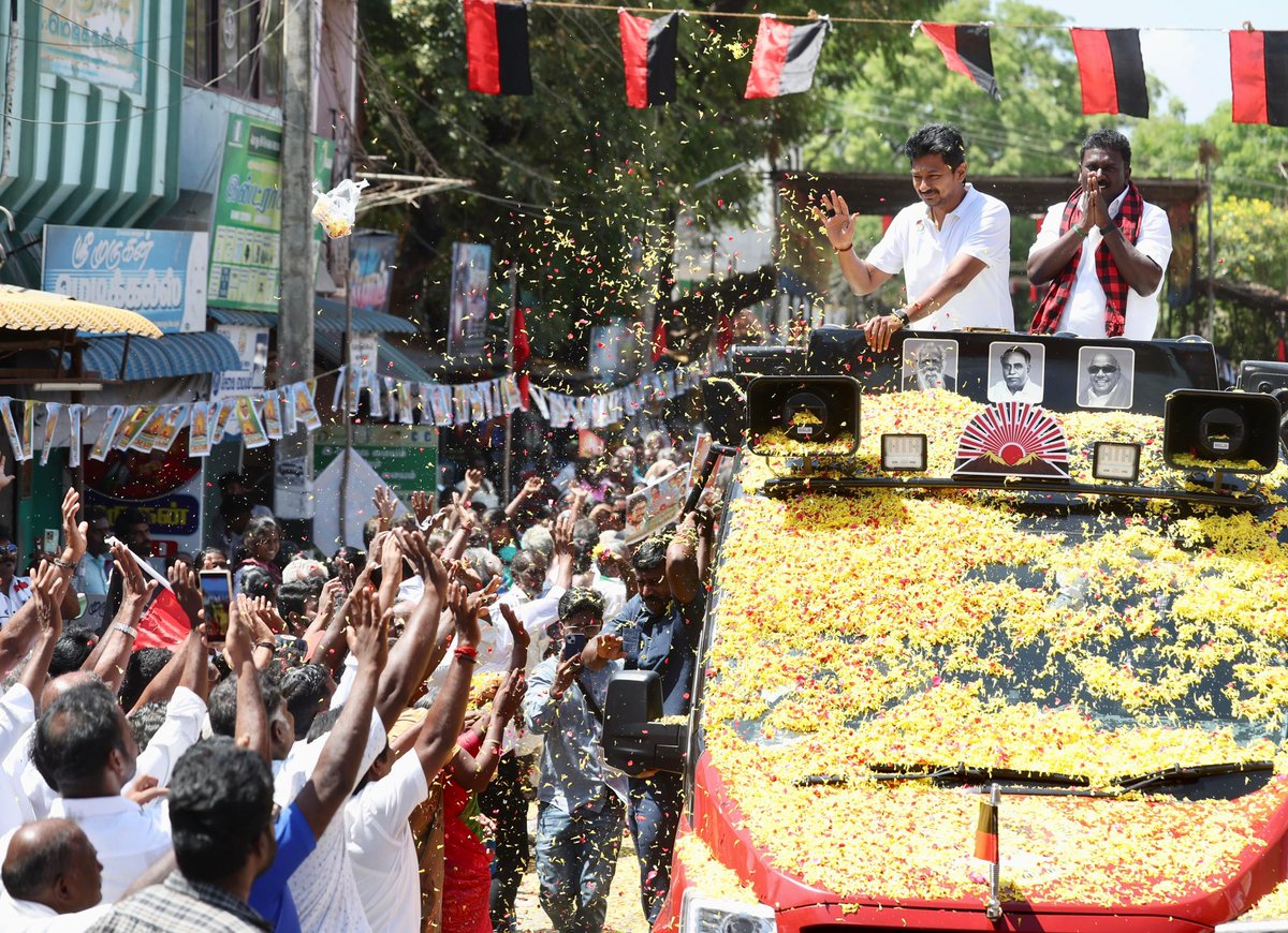Udhaystalin's tweet photo. தூத்துக்குடி மாவட்டம் ஓட்டப்பிடாரம் சட்டமன்றத் தொகுதியில் தி.மு.கழகம் சார்பில் போட்டியிடும் அன்புச் சகோதரர்  @PmRamajeyam  அவர்களுக்கு இன்று காலை உதயசூரியன் சின்னத்தில் பிரச்சாரம் மேற்கொண்டோம். 

இளைஞர் அணியின் நிர்வாகியாக இருக்கும்போதே ஓட்டப்பிடாரம் சட்டமன்றத் தொகுதியின் வளர்ச்சிகாக அவர் செலுத்தி வந்த ஆர்வத்தை வாக்காளர்களிடம் சொல்லி ,  5 ஆண்டு கால கழக அரசின் சாதனைகளையும்- கழகத் தலைவர் @mkstalin அவர்கள் வெளியிட்ட #SuperStar தேர்தல் அறிக்கையின் சிறப்பம்சங்களையும் எடுத்துரைத்து உரையாற்றினோம்.  

 மதநல்லிணக்க மண்ணான தமிழ்நாட்டில் #திராவிடமாடல் 2.0 ஆட்சி அமைய அயராது உழைப்போம்! 

#DMK4TN #VoteForDMK #ஸ்டாலின்_தொடரட்டும்‌ #தமிழ்நாடு_வெல்லட்டும்