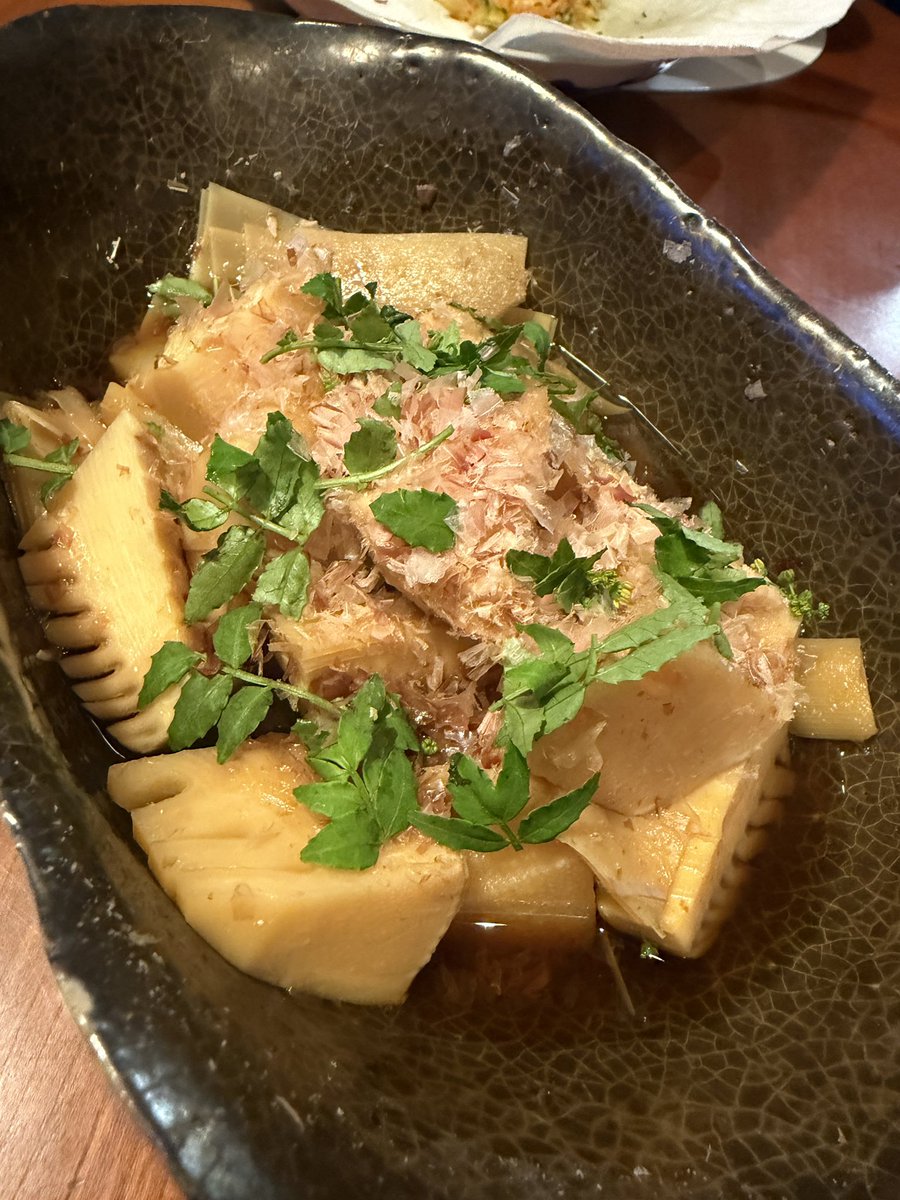 コンテナ雨漏りしてたから
コーキングして防水塗料塗ったら
今んとこ漏れてない！

うれしい

けど
雨でやる事ない