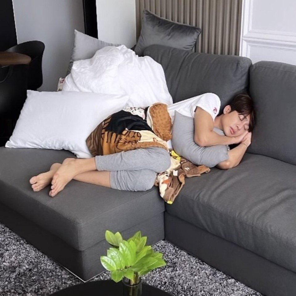 คุณครัวซองต์ของน้องมิกซิวค่ะ | YILOVEY tweet media