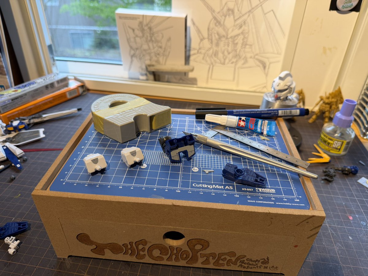 BB戦士ffνガンダム進捗
寝落ち続きで模活停滞中😢でも昼休憩でコツコツ🔥
肉抜き穴をプラ板で埋めて地道に下地作り
この積み重ねが仕上がりに効く👍

#ガンプラ #νガンダム #SDガンダム #模型好きと繋がりたい