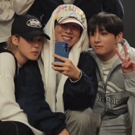 𝒩𝒶𝓋𝒾🃏 loves chan tweet media