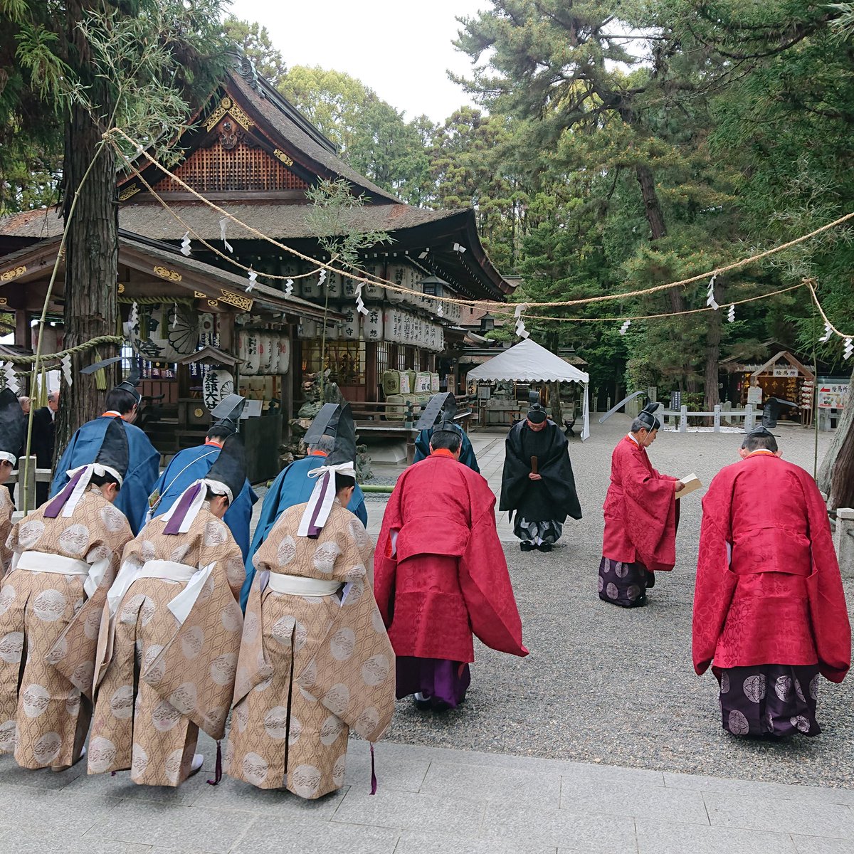 takebetaisha's tweet photo. ４月１５日、午前１０時より例祭を執り行い、大神様の御神徳に感謝し、皇室の弥栄、国の平安をご祈念いたしました。
例祭は建部大社で行われる年間祭儀で最も重要な祭典です。
４月１９日(日)は神輿渡御を行います。
#建部大社 #例祭 #４月１５日 https://t.co/MB4r4X56GV