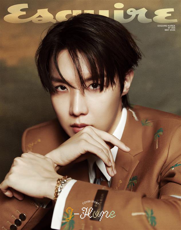 jastipinonnie's tweet photo. [NEW]esquire cover jhope
💵 235.000 DP 135.000 (600gram tax)

✅detail dm  
✅ Bisa Dp Pakai Qris  
✅ Dom Semarang 
✅ Bersih Ina https://t.co/LidjDtwQex