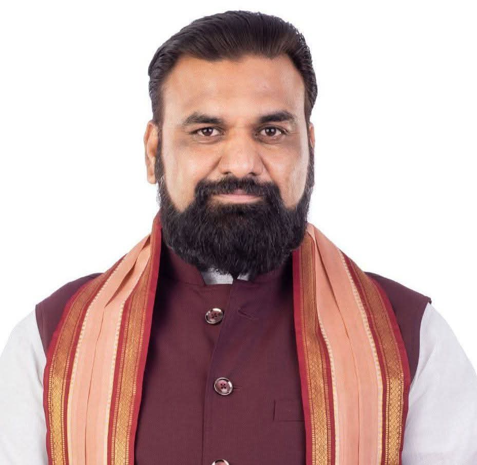 kpsinghthainuan's tweet image. आदरणीय श्री Samrat Choudhary जी को बिहार के माननीय मुख्यमंत्री के रूप में शपथ ग्रहण करने पर हार्दिक बधाई एवं शुभकामनाएं 💐।
एक सशक्त, समृद्ध और आत्मनिर्भर बिहार के निर्माण हेतु पुनः शुभकामनाएं। 🇮🇳
#Congratulations @samrat4bjp #samratchoudhary #CMBihar