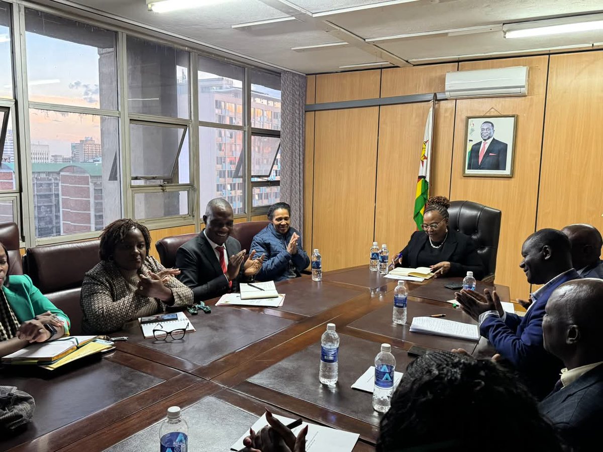 MoWACSMED's tweet image. #MSMEs #Vision2030 #development

The Honourable Minister Monica Mutsvangwa this afternoon hosted the Zimbabwe National Chamber of SMEs for a practical, solutions-driven engagement, with both parties reaffirming their commitment to sustained dialogue and strengthened collaboration