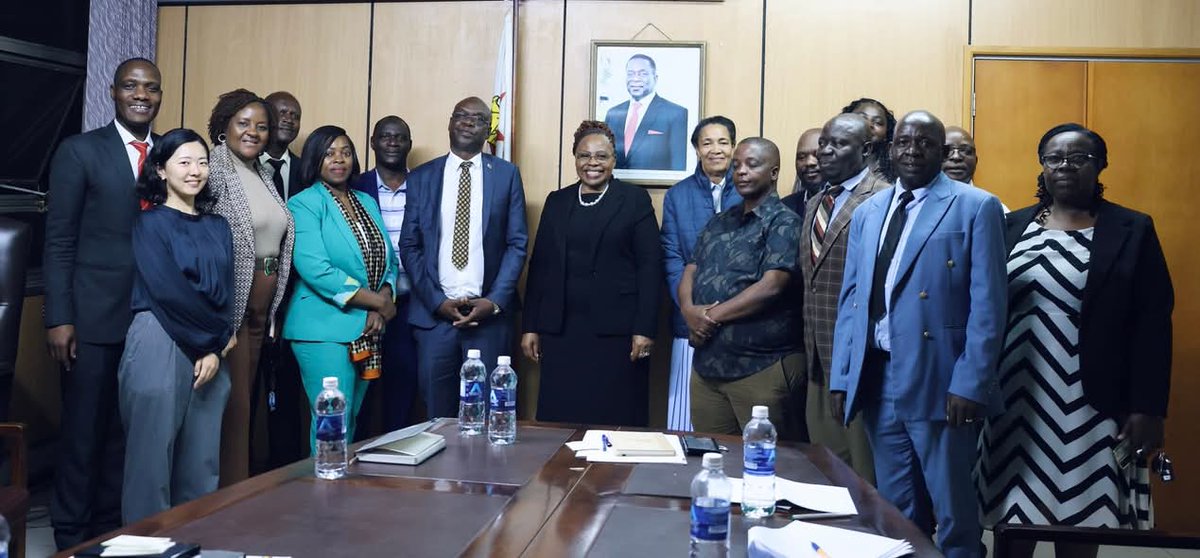 MoWACSMED's tweet image. #MSMEs #Vision2030 #development

The Honourable Minister Monica Mutsvangwa this afternoon hosted the Zimbabwe National Chamber of SMEs for a practical, solutions-driven engagement, with both parties reaffirming their commitment to sustained dialogue and strengthened collaboration