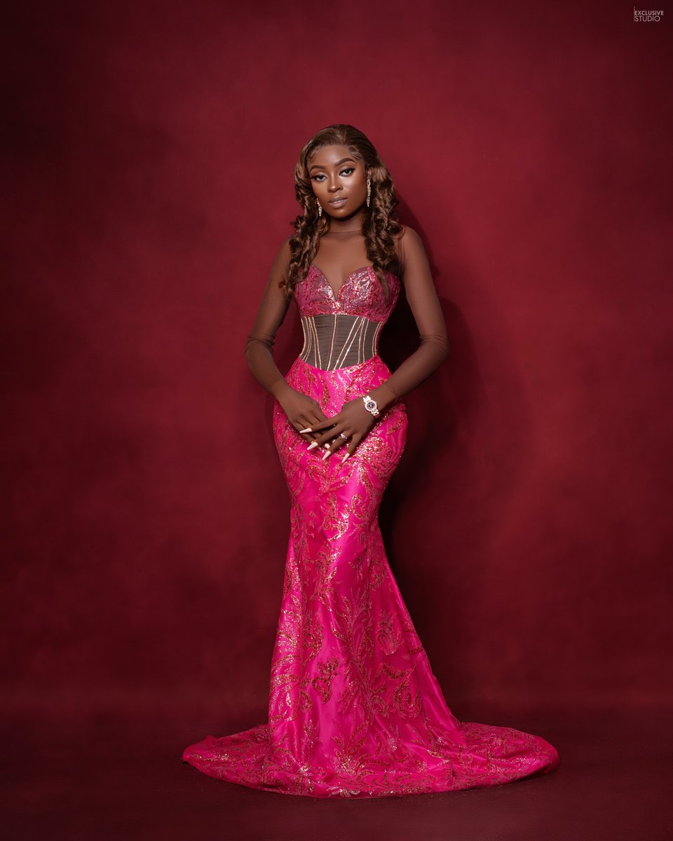 KayceeEgbara's tweet photo. I’m Hi everyone, I’m Kaycee, the designer behind KayceeCouture and Style by Kaycee Egbara.
I won’t even lie. Starting over hasn’t been easy. Losing my Blue app account with over 2 million followers really broke something in me for a while. I went from building something so big to https://t.co/MlE0Mp8Hbq