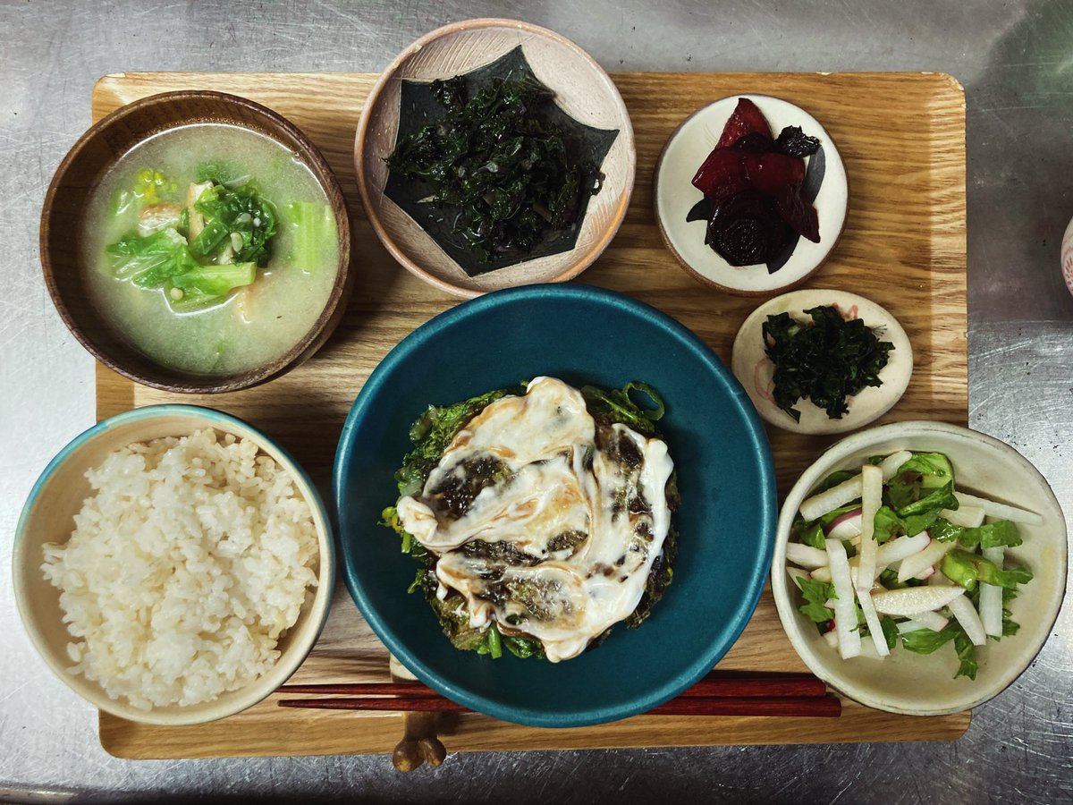 日替わり定食

4月4日のお野菜
菜の花のお好み焼き風
ビーツのきんぴら
ケールのナムル
こぶ高菜と大根のサラダ
高菜の浅漬け
はくさい菜とおあげさんのみそ汁
7分付き玄米

4月のわちゃわちゃがなかなか終わらず落ち着かない毎日です。