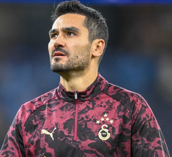 Zeki Uzundurukan: "İlkay sahada yürüyor ya! İlkay Gündoğan, bence futbolda raf ömrünü tamamlamış." (A Spor)

İlkay Gündoğan Boşuna Yapılan Bir Transfer miydi?