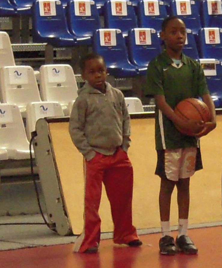 Be_BasketFr's tweet photo. 🧬 Rudy et Lucas Demahis-Ballou, quand deux frères deviennent adversaires...  

🗣️ "Nos parents encouragent les arbitres !"  

🩸 La belle histoire de deux frères devenus pros, sans être issus d'une famille basket !

💬 L'interview croisée : https://t.co/c41YW7LJgs https://t.co/jd3tnuGEI1