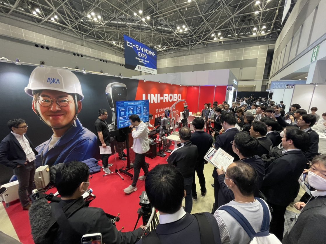 DobotJapan's tweet photo. DOBOT JAPANはアスカ様@aska_rs_robotと共同で「ヒューマノイドロボット展」に出展中です！

会場は多くの来場者で賑わっており、大変活気のある雰囲気となっています。

ぜひ東京ビッグサイトにて、最新のロボットソリューションをご体感ください！

#ヒューマノイド #ロボット #DOBOT #展示会 https://t.co/tnivn0QlYN