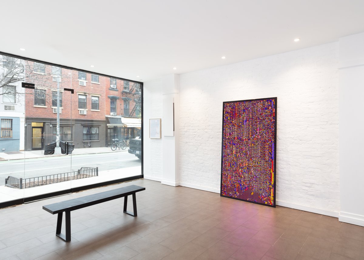 Interface gallery tweet media