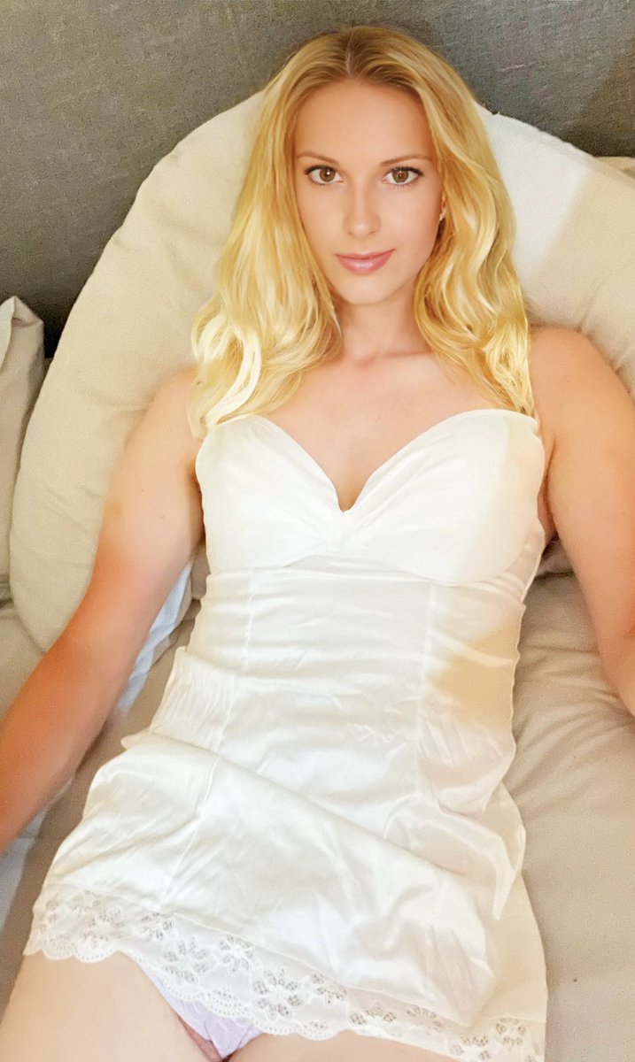 lingerie_slut 👙👠       😈 tweet media