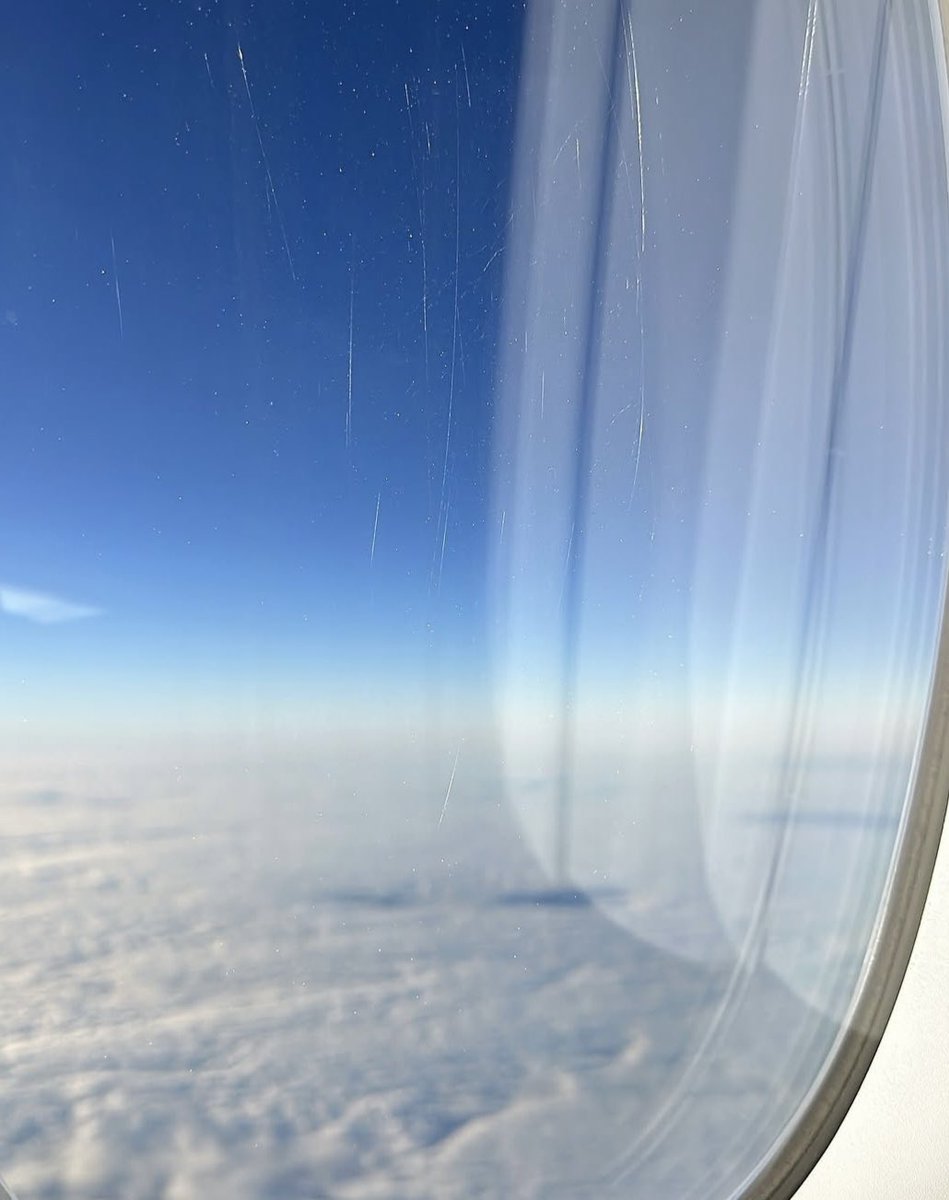 NickKeep_NKA's tweet image. The sun is always shining above the clouds. Some days you just have to climb high enough to see it. Keep going, brighter skies are already there.
Hopefully home before lunch.
#WednesdayMotivation #FlyingHigh #Wedneday