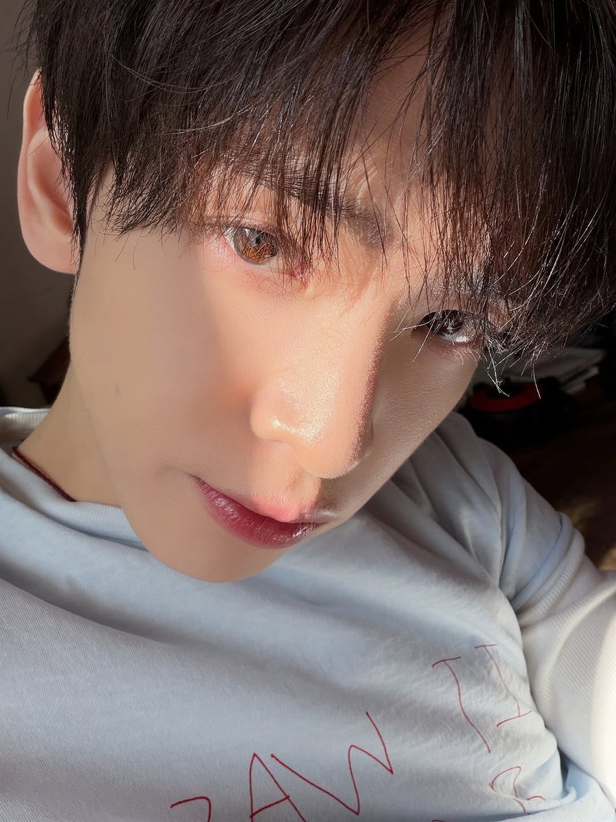 햇살 아래에서만 나오는 투명한 눈동자 색이 좋아