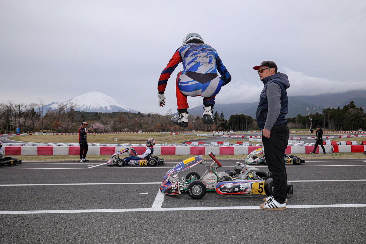 AzuAzu303's tweet photo. 2026年4月5日にオートパラダイス御殿場で開催されたSL　APG第2戦の全写真をGoogleドライブにアップしました。

https://t.co/AnZW7ItoyN

#slapg #apg #オートパラダイス御殿場 #autoparadisegotenba https://t.co/Pe77tfi2oH