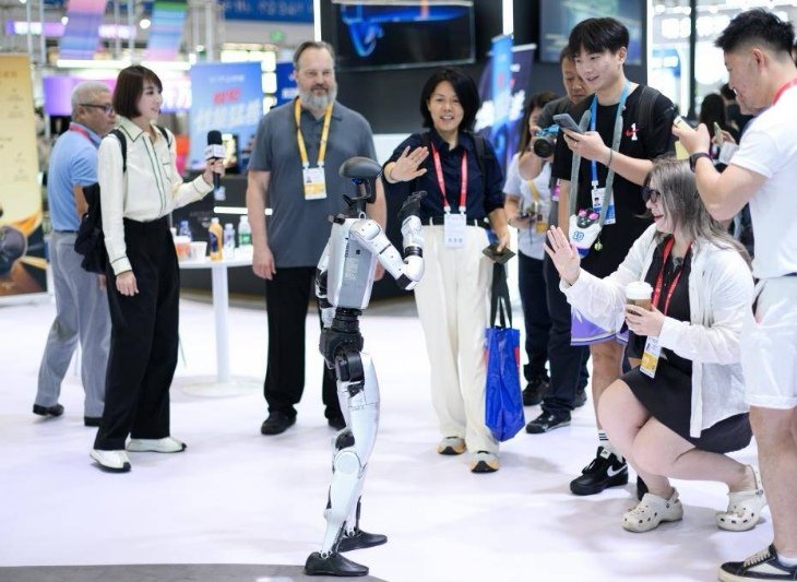 wheels_china's tweet image. New tech consumer products showcased at the the sixth China International #Consumer Products Expo (#CICPE) in Haikou, south China's #HainanProvince.