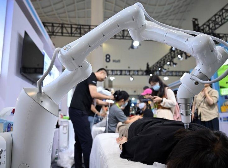 wheels_china's tweet image. New tech consumer products showcased at the the sixth China International #Consumer Products Expo (#CICPE) in Haikou, south China's #HainanProvince.