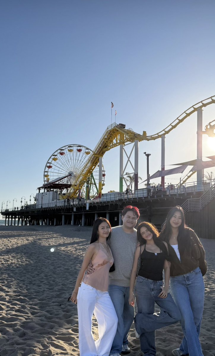 thiyay1985's tweet image. Nagkita na sila! I’m so happy 😊. #friends #friendsforever