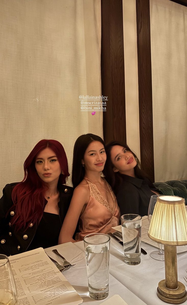 thiyay1985's tweet image. Nagkita na sila! I’m so happy 😊. #friends #friendsforever