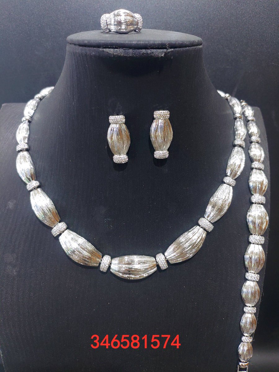 Beauty Necklace Set 
Available 
#60,000
Non Tarnish