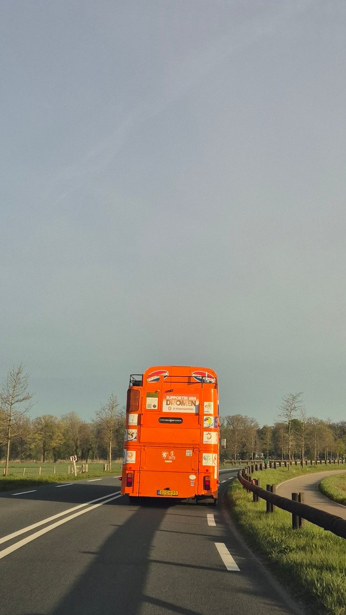 DutchOrangebus's tweet photo. Ja hoor, we zijn vertrokken richting de douane Zeebrugge waar onze bus op de boot gaat richting Galvaston Texas. Vanochtend was het druk in Chaam, vele reporters kwamen nog even langs om de bus 🚍uit te zwaaien. We halen op 11/6 de bus in amerika op. #FIFAWorldCup #WorldCup2026 https://t.co/9j3Opx4MK8