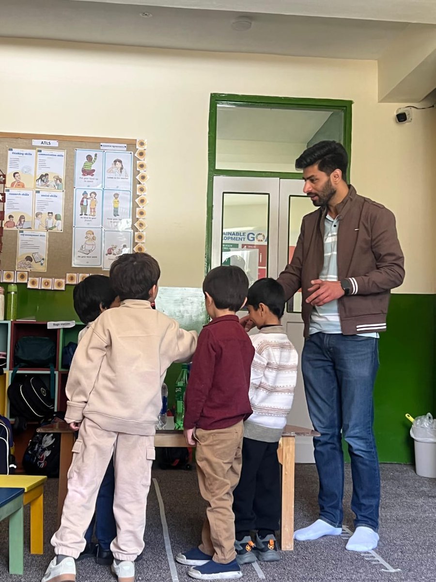 RFInterventions's tweet image. 𝐏𝐫𝐨𝐦𝐨𝐭𝐢𝐧𝐠 𝐦𝐞𝐧𝐭𝐚𝐥 𝐰𝐞𝐥𝐥-𝐛𝐞𝐢𝐧𝐠 𝐚𝐧𝐝 𝐡𝐞𝐚𝐥𝐭𝐡𝐲 𝐧𝐮𝐭𝐫𝐢𝐭𝐢𝐨𝐧 𝐡𝐚𝐛𝐢𝐭𝐬 𝐚𝐦𝐨𝐧𝐠 𝐏𝐏𝟑 𝐬𝐭𝐮𝐝𝐞𝐧𝐭𝐬 𝐚𝐭 𝐑𝐮𝐩𝐚𝐧𝐢 𝐖𝐨𝐧𝐝𝐞𝐫𝐥𝐚𝐧𝐝

#RupaniFoundation #Rupaniacademy #wonderland #PP3students #NutritionMatters #MentalWellbeing