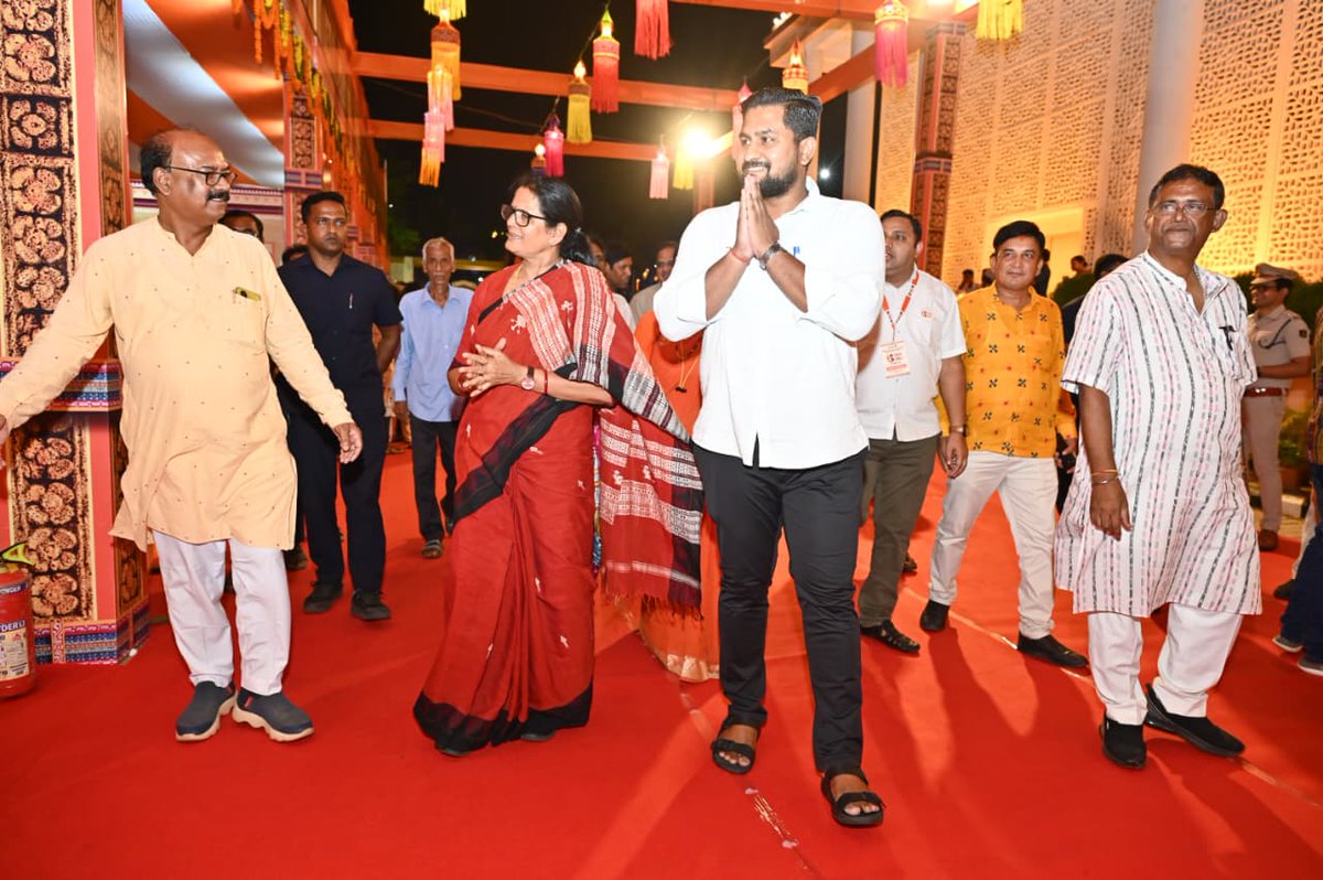 Culturedeptt's tweet image. ଏପ୍ରିଲ ୧ ଓଡ଼ିଶା ଦିବସ ଠାରୁ ଏପ୍ରିଲ ୧୪ ଓଡ଼ିଆ ନବବର୍ଷ ପର୍ଯ୍ୟନ୍ତ ରାଜ୍ୟ ସରକାରଙ୍କ ପକ୍ଷରୁ ଆୟୋଜିତ ‘ଓଡ଼ିଆ ପକ୍ଷ-୨୦୨୬’ ଉଦଯାପିତ ହୋଇଯାଇଛି । ଓଡ଼ିଆ ଅସ୍ମିତାକୁ ସମାଜର ପ୍ରତ୍ୟେକ ସ୍ତରରେ ଜାଗ୍ରତ କରିବାର ଚେଷ୍ଟା କରାଯାଇଛି ବୋଲି ମୁଖ୍ୟମନ୍ତ୍ରୀ ମୋହନ ଚରଣ ମାଝୀ କହିଛନ୍ତି । 
#OdiaPakhya2026 #ଓଡ଼ିଆପକ୍ଷ୨୦୨୬ #culture