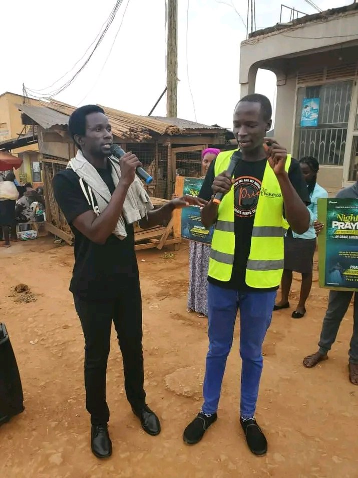 JobOsuret3's tweet photo. Yes I preach the gospel,I check on my cows,I check on my Matooke Fields,I am a Sales Executive,I am into Construction,I am a Family Man,I am into Fashion things,I operate Heavy machinery,I am a son Of God.This is for some of you who say Phaneroo Xtians don't work. https://t.co/UIntbrkUOd