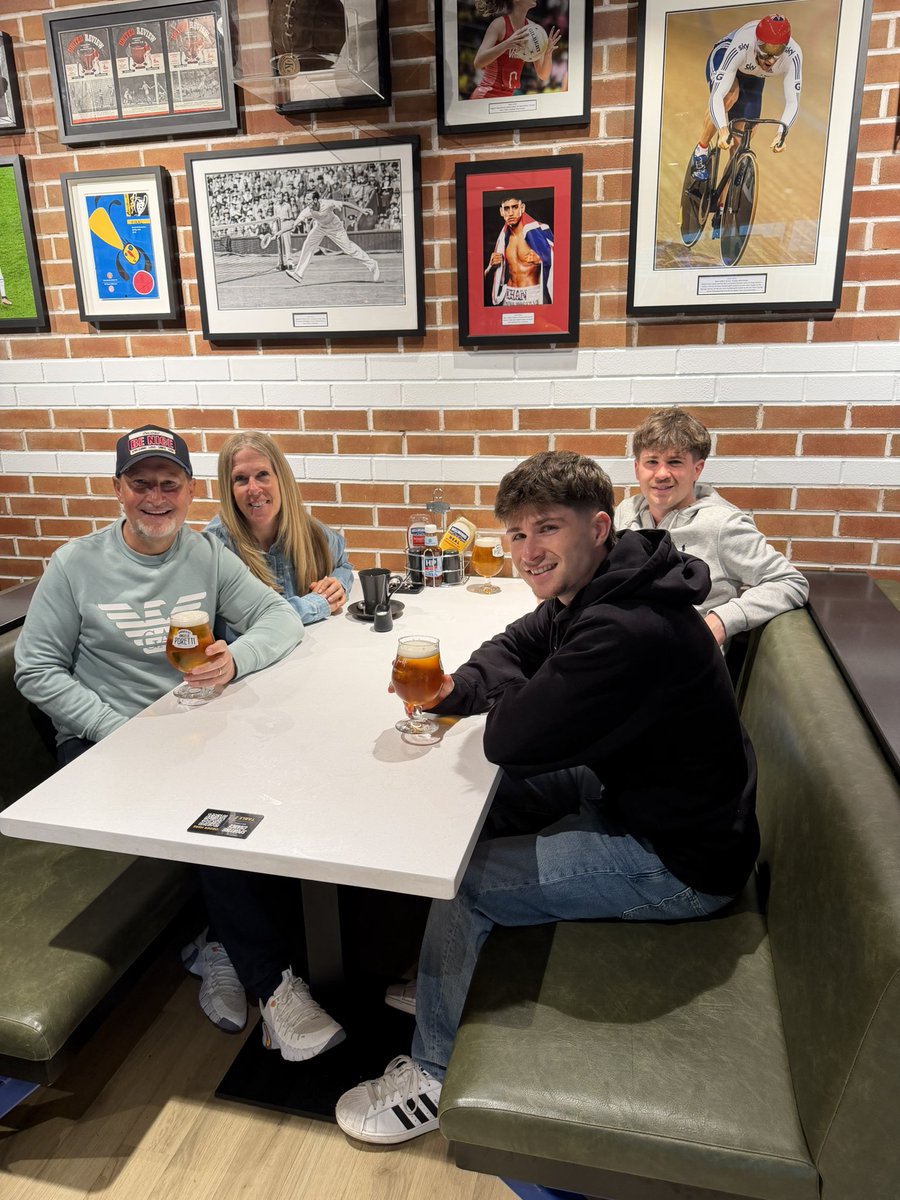leeavy's tweet photo. The Law. 🍻✈️ 🇮🇨 
Very welcome short Family Holiday, albeit we’re all Love sick for our Angel Fergie already!! ♥️ https://t.co/hAq39FcLSg