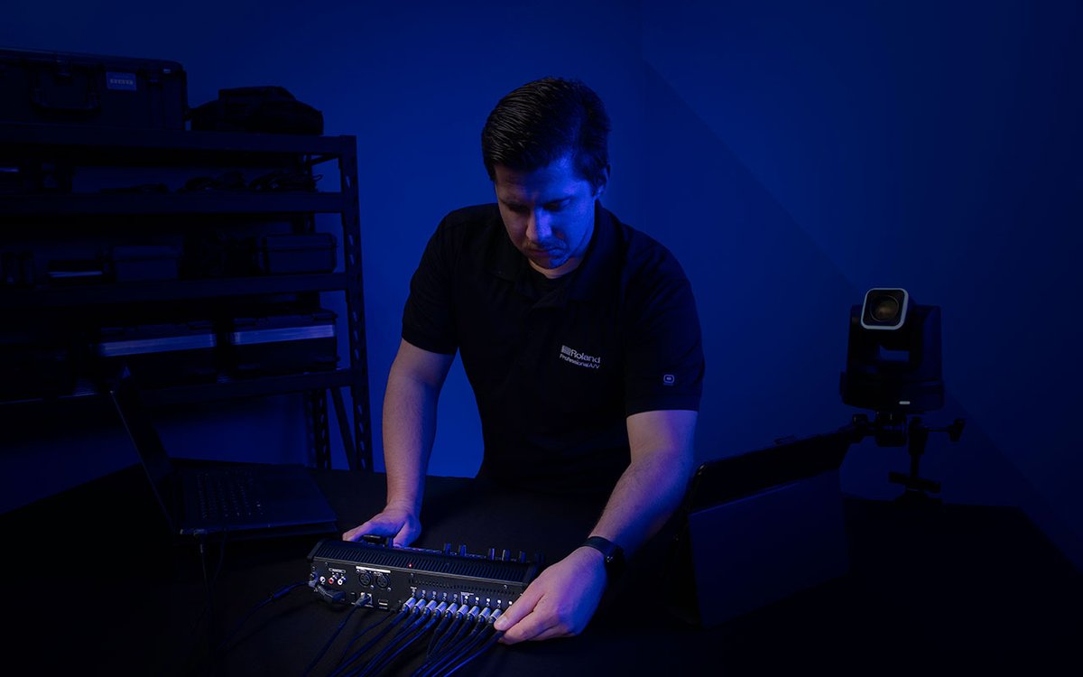 Hibinocom's tweet image. 【新商品情報📢】
Rolandから4K/60p HDR対応のコンパクトビデオ・スイッチャー「V-1-4K」が発表されました！
省スペースで高品質な4K配信・収録環境を構築することが可能✨疑似マルチカメラ演出を実現できるROI機能も搭載された大注目モデルです♪
#Roland #ビデオスイッチャー