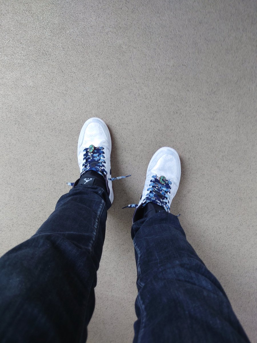 昼行灯♪ tweet media