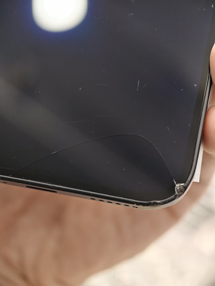 Nothing phoneのジャンクが来ました！ 2aの方は画面割れ 1の方はドット 