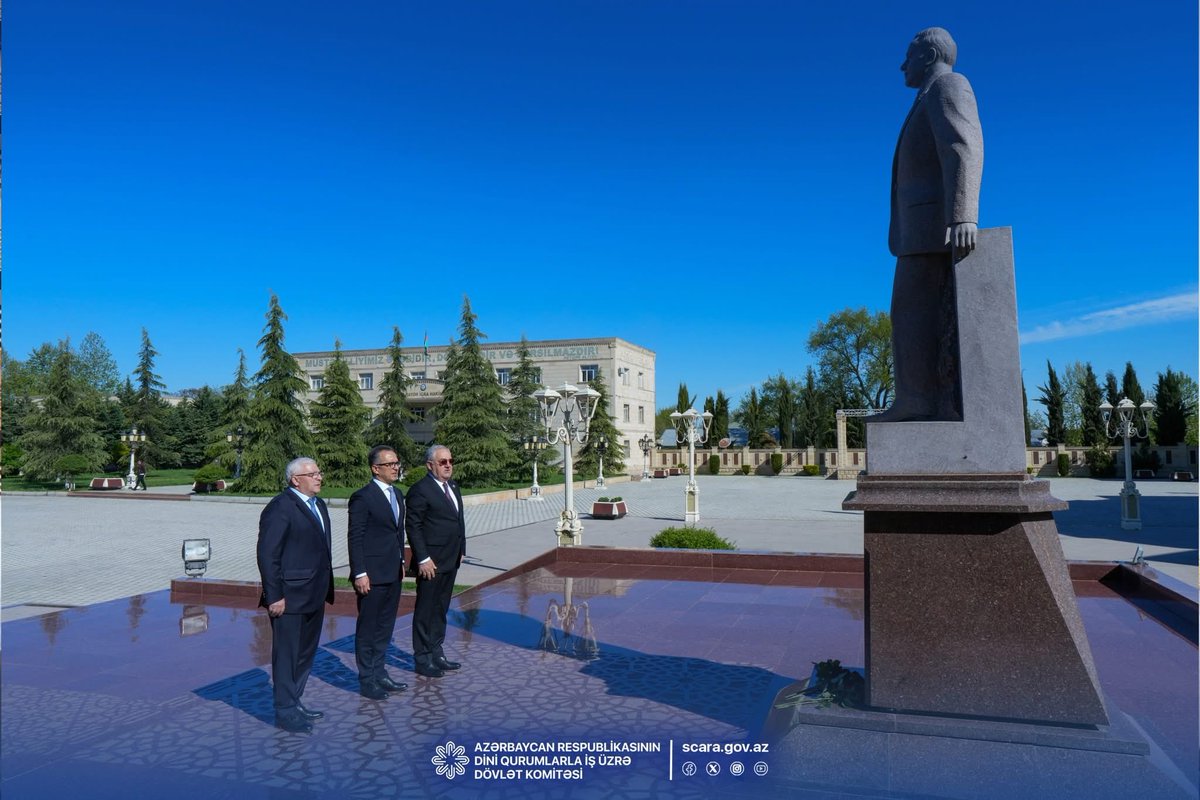 scaragovaz's tweet photo. Ağdamda “Dövlət-din münasibətlərində hüquqi və institusional mexanizmlər” mövzusunda regional konfrans keçirilir. 
Konfrans iştirakçıları Ulu Öndər Heydər Əliyevin Quzanlı qəsəbəsinin mərkəzində ucaldılan abidəsini ziyarət ediblər.
#diniqurumlarlaişüzrədövlətkomitəsi #dövlətvədin https://t.co/WqxxU3m72g